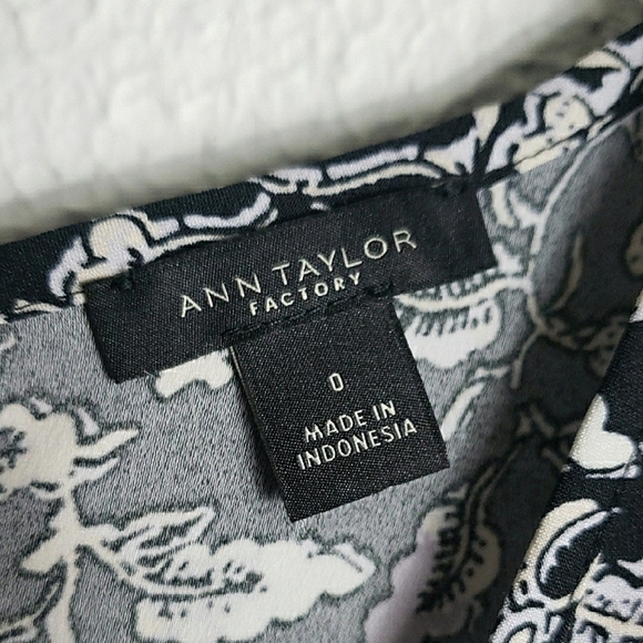 NWOT Ann Taylor Floral Midi Dress Flutter Sleeve Black White Whymsical Classic - Picture 7 of 12